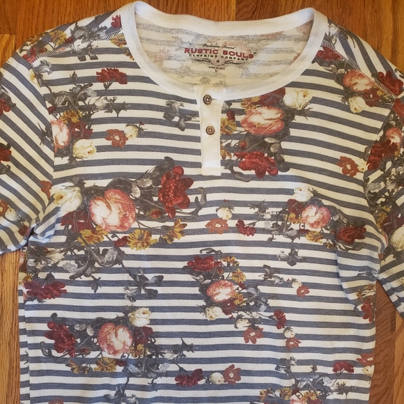 Shirt - Picture 2 of 3